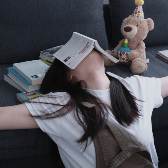 眉目缱绻中孤寂